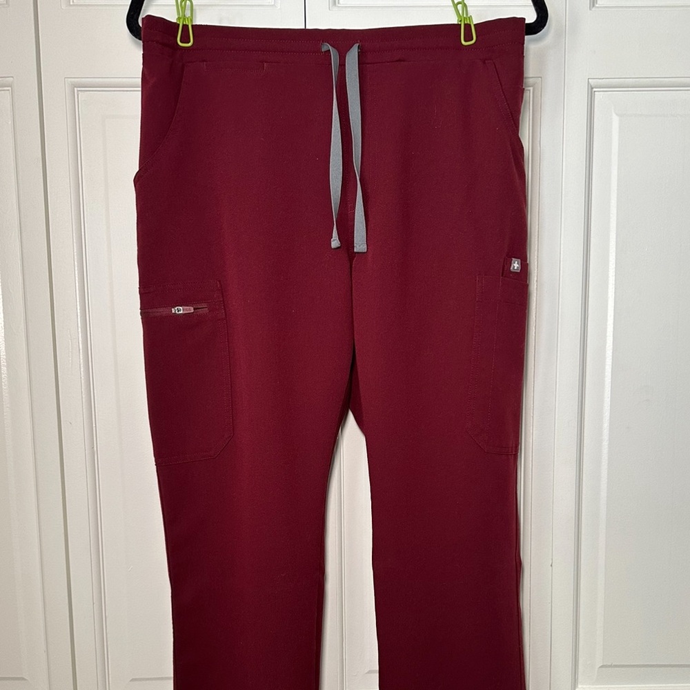 FIGS Women’s Yola Skinny Scrub Pants